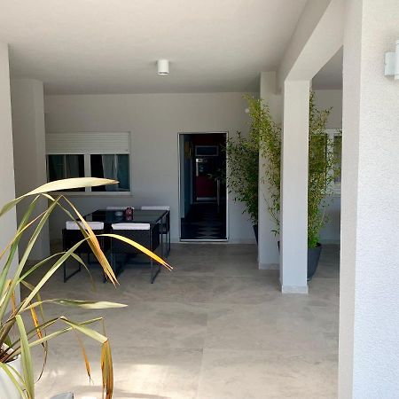 Deluxe Suites Mandic Омиш Экстерьер фото