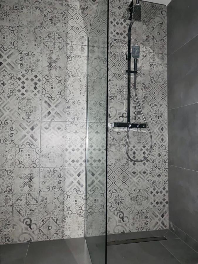 Deluxe Suites Mandic Омиш Экстерьер фото