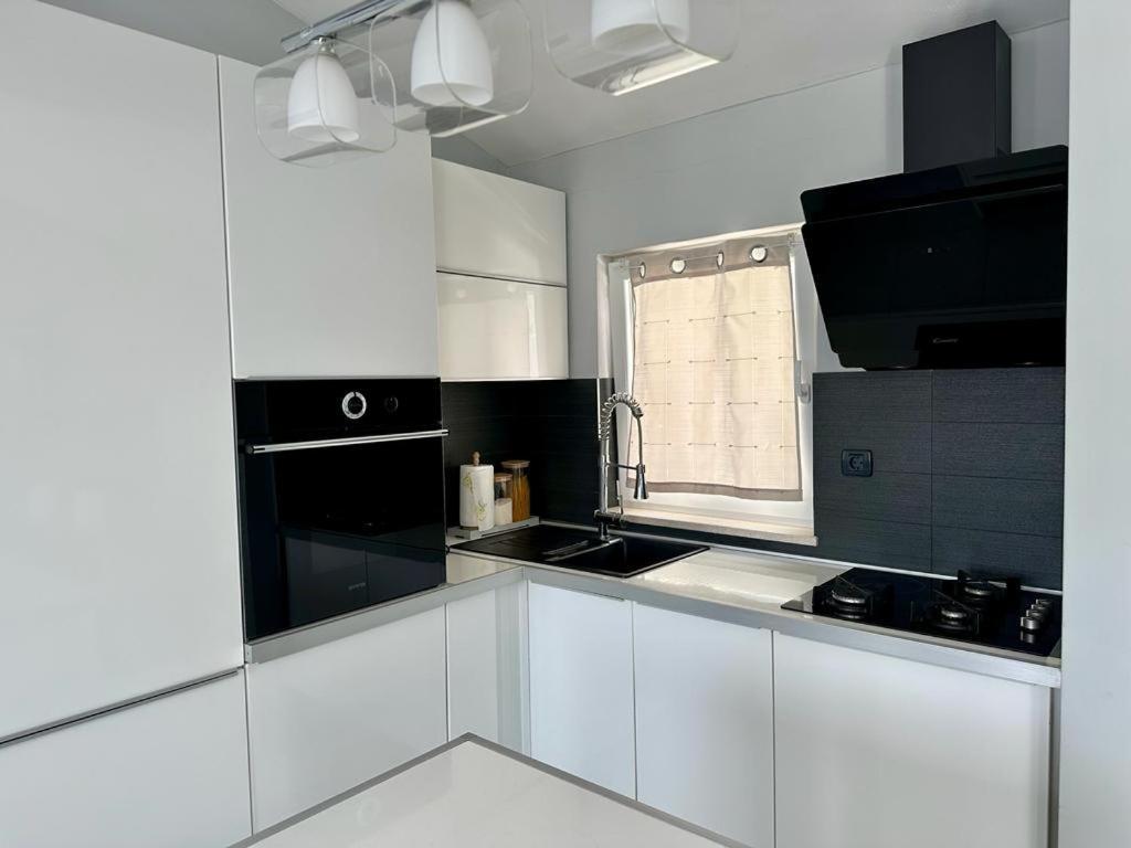 Deluxe Suites Mandic Омиш Экстерьер фото