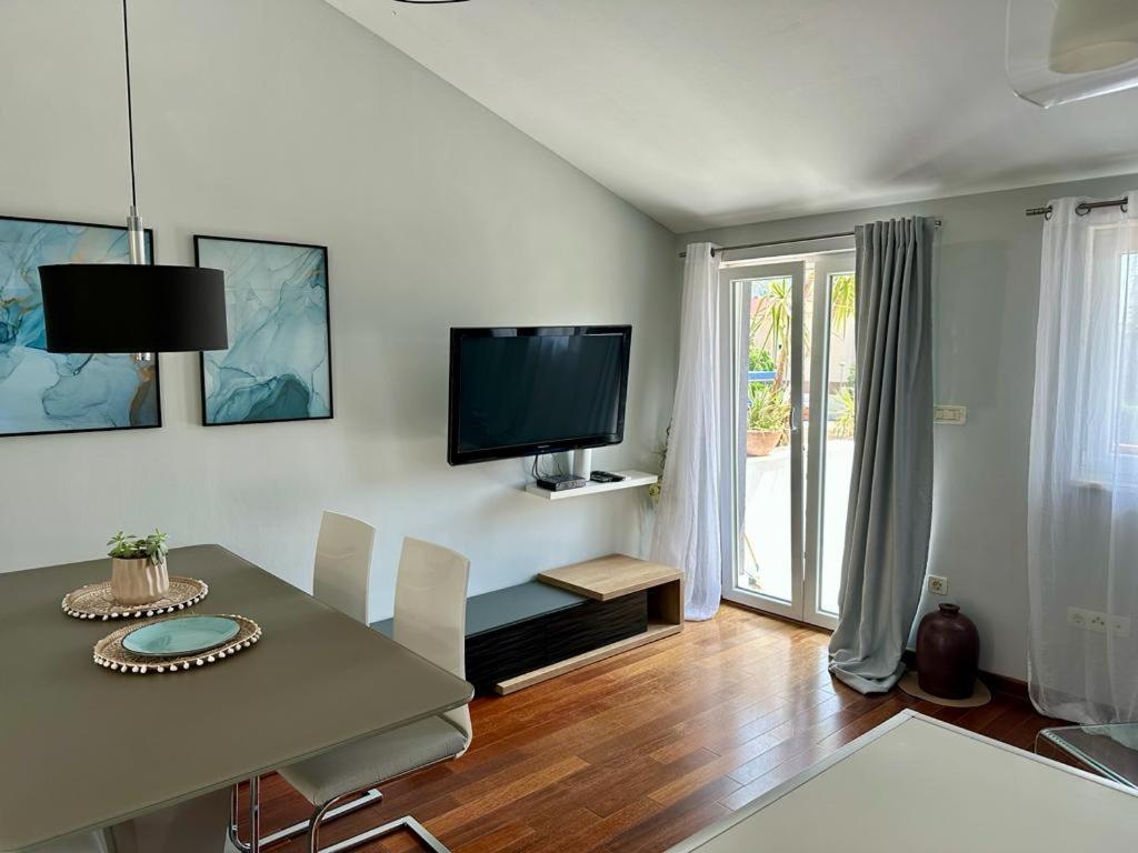 Deluxe Suites Mandic Омиш Экстерьер фото