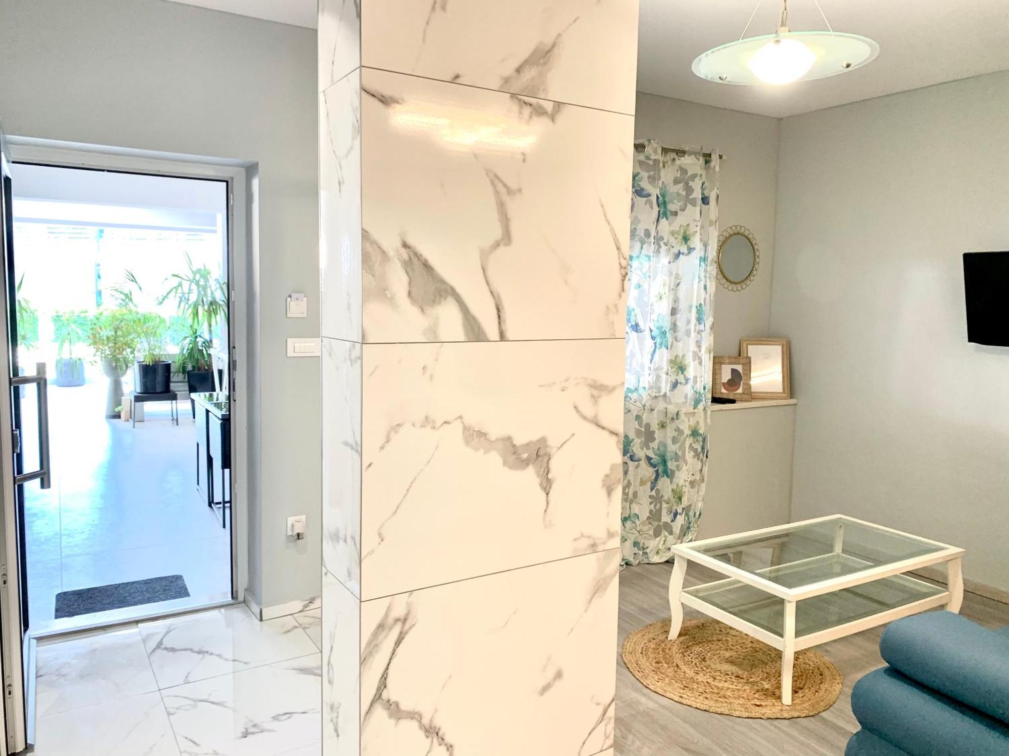 Deluxe Suites Mandic Омиш Экстерьер фото